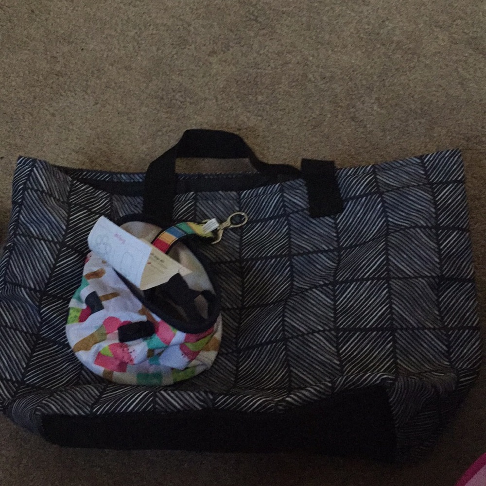 Lot of 2 Thirty-One bags and 1 landyard clip